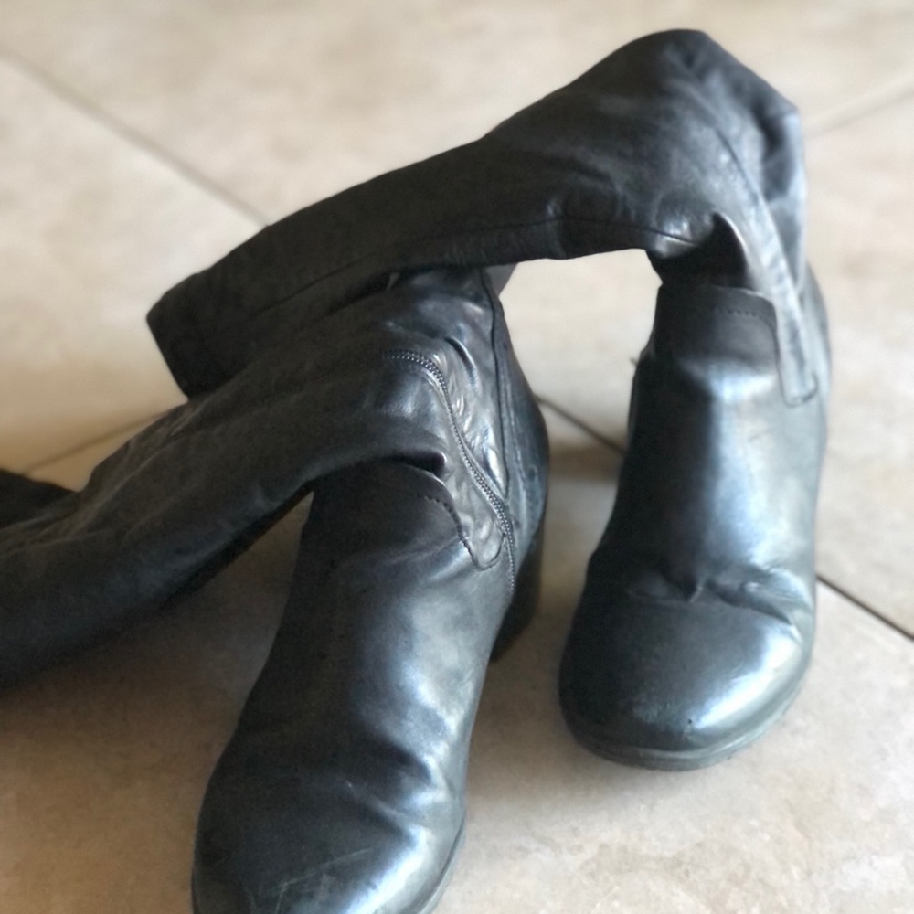 Black leather boots women’s size 8